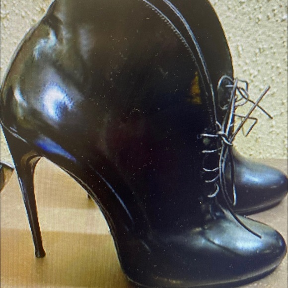 Gucci Women Shiny Leather Booties, size 36.5 - Picture 3 of 4